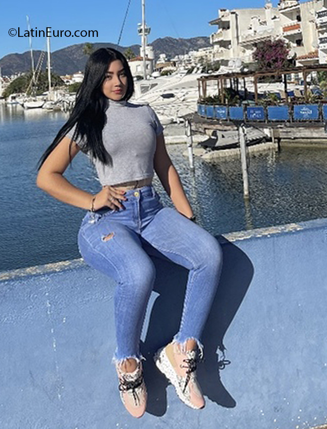 Date this gorgeous Spain girl Nata_oficial from Barcelona ES701