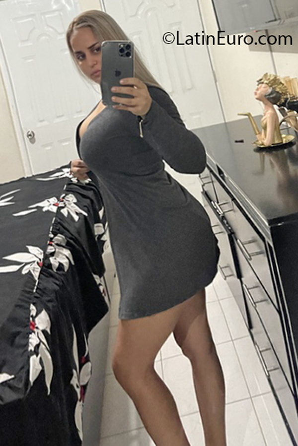 Date this sultry Dominican Republic girl Jenny from Santiago DO40708