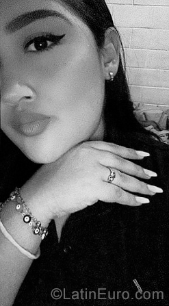 Date this foxy El Salvador girl Paola from San Salvador SV177