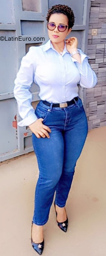 Date this athletic Ivory Coast girl Dirantia from Abidjan IC100