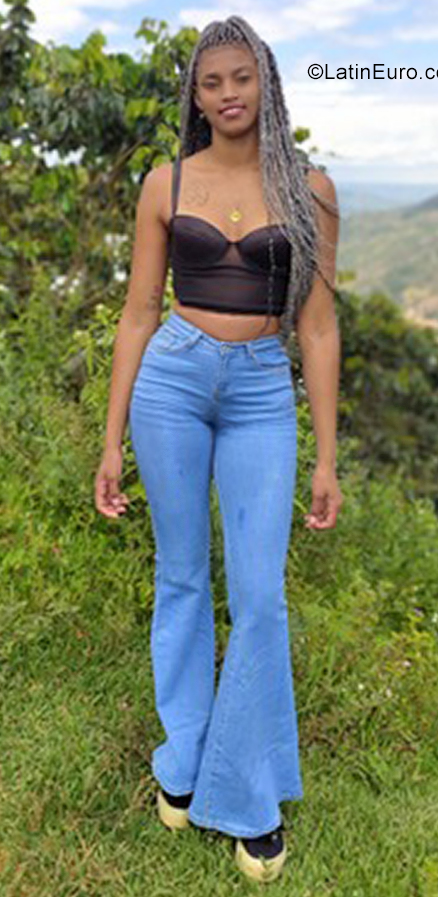 Date this pretty Colombia girl Mara from Cali CO31681