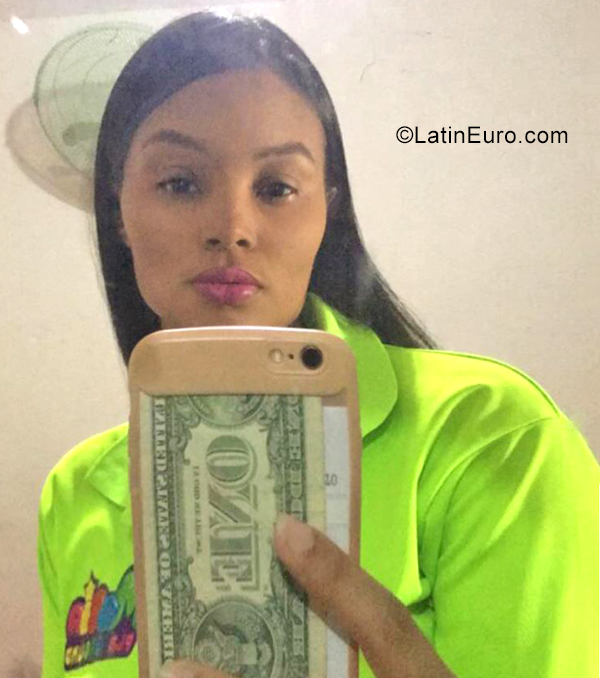 Date this funny Dominican Republic girl Eli from Santiago DO40787