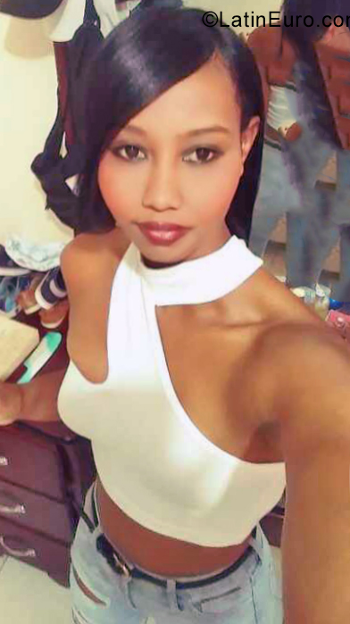 Date this voluptuous Dominican Republic girl Mireya from Santiago DO40788