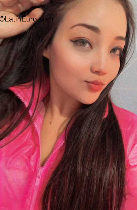 Date this pretty Brazil girl Rafaely from Belem BR11873