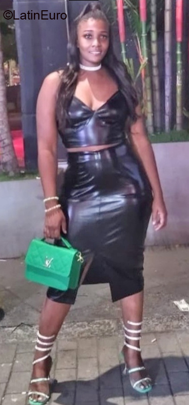 Date this charming Colombia girl Paola from Cali CO31739