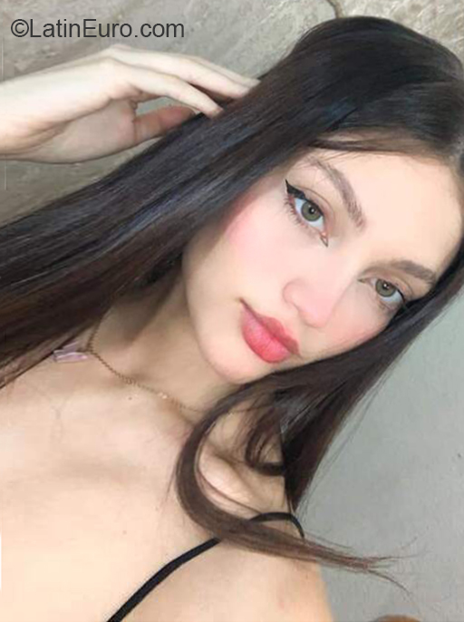 Date this happy Colombia girl Valentina from Cali CO31744