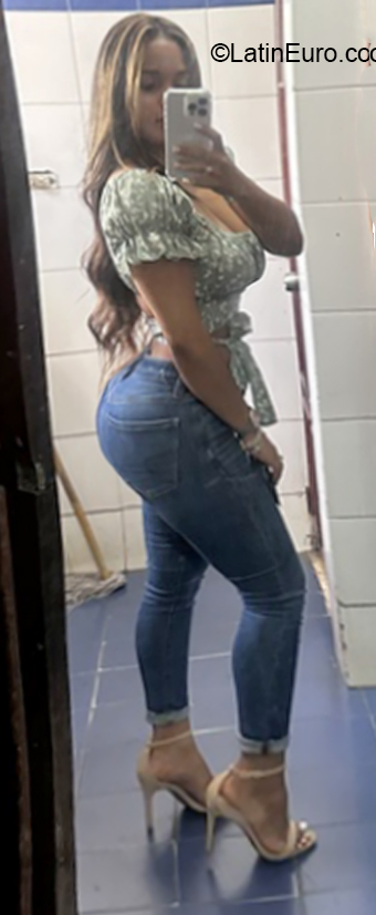 Date this funny Dominican Republic girl Luna from Santo Domingo DO40823