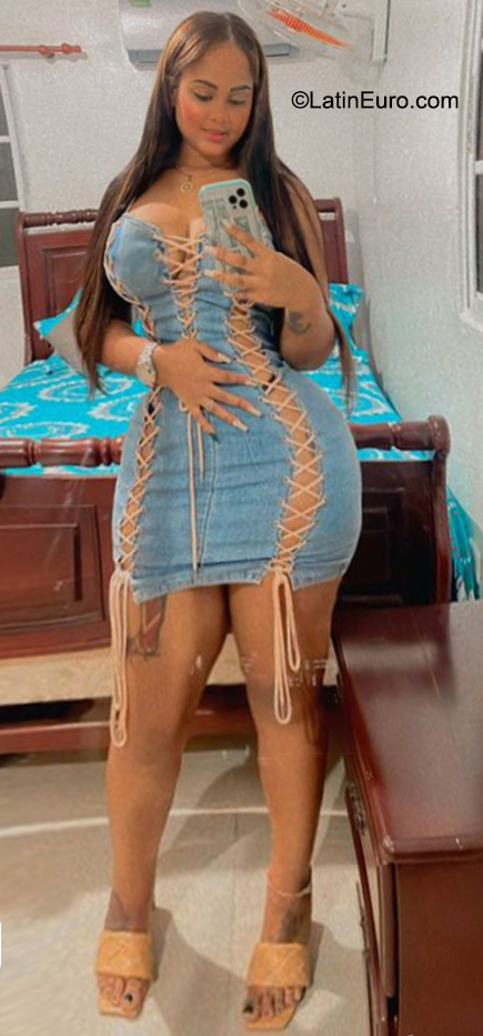 Date this fun Dominican Republic girl Cristal from Santo Domingo DO40854