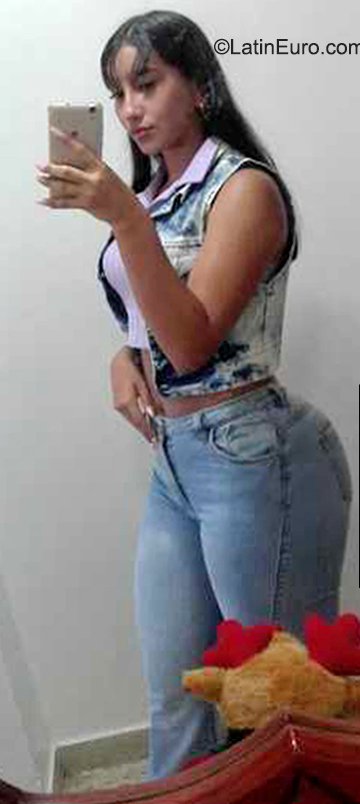 Date this stunning Venezuela girl Nau from San Cristóbal VE4225