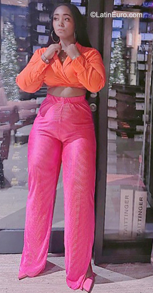 Date this sensual Dominican Republic girl Ruby from Santo Domingo DO40886