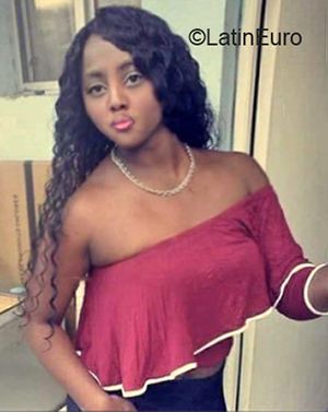 Date this happy Colombia girl Marcela from Cali CO31869