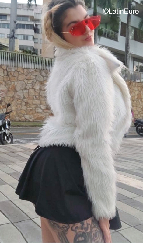 Date this foxy Colombia girl Cherry from Medellin CO31901