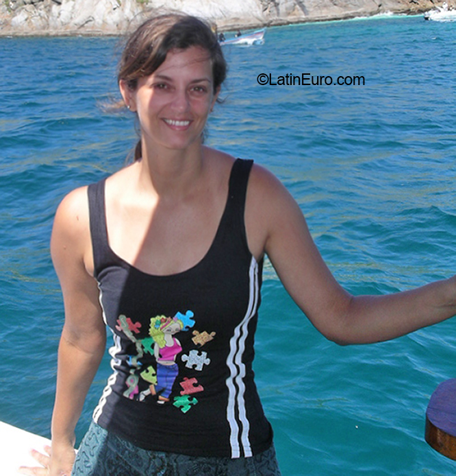 Date this athletic Brazil girl Lucille from Muriae BR12018