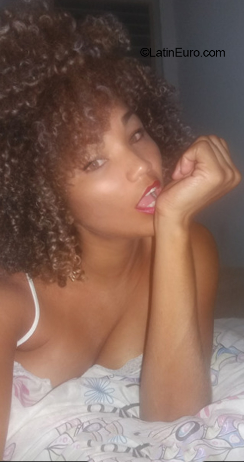 Date this voluptuous Brazil girl Lianda from Salvador BR12020