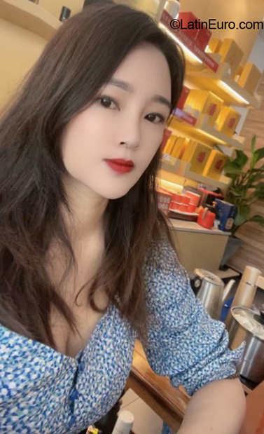 Date this passionate Hong Kong girl Chensandi from Hongkong. HK25