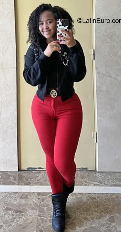 Date this stunning Spain girl Maryi from Valencia ES722