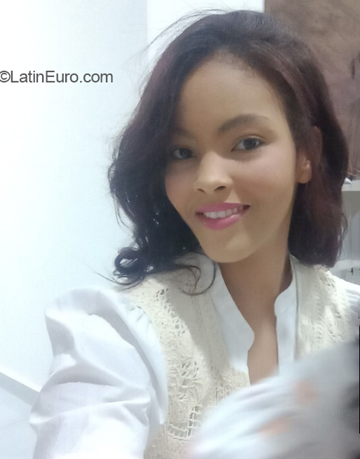 Date this stunning Brazil girl Debora from Recife BR12090