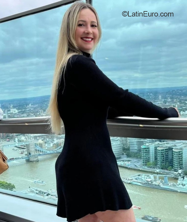 Date this funny United Kingdom girl Suelem from London GB1054