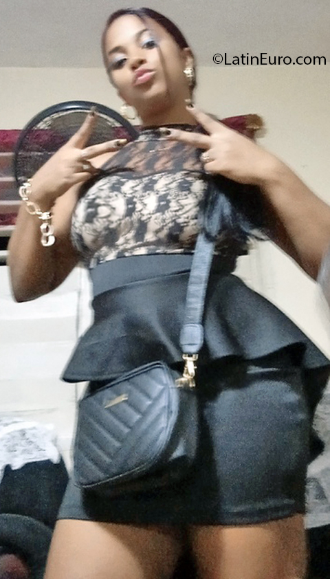 Date this athletic Cuba girl Dany from Holguín CU822