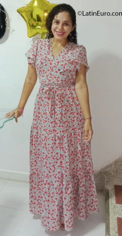 Date this nice looking Colombia girl Julieta from Medellin CO32020