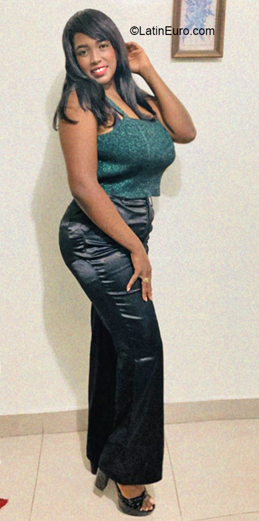 Date this cute Dominican Republic girl Coranyi from Santo Domingo DO41116