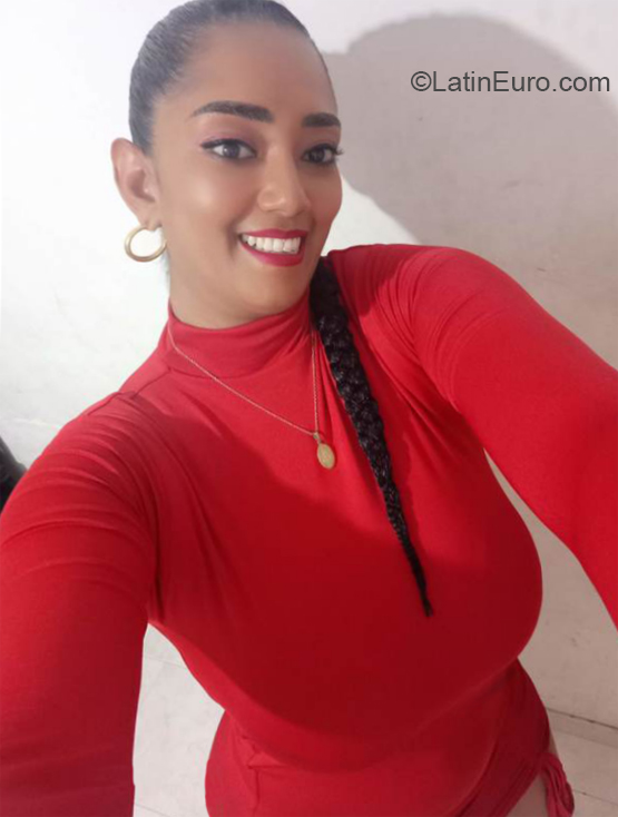 Date this lovely Colombia girl Yohanna from Cali CO33315