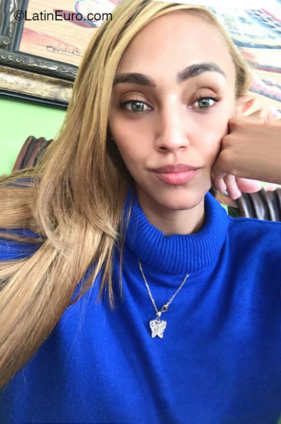 Date this sultry Dominican Republic girl Marleny from San Francisco De Macoris DO41140