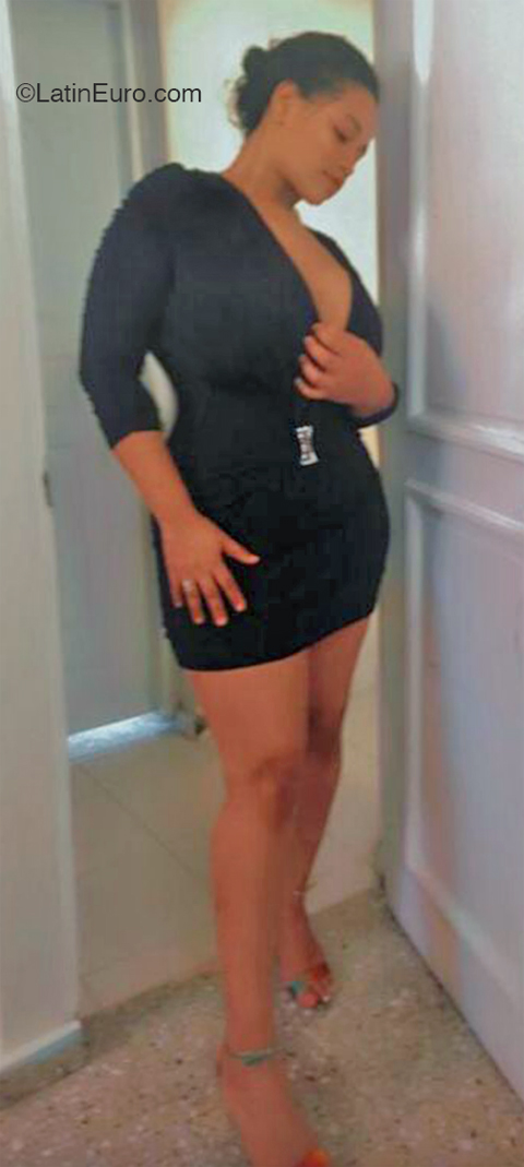 Date this attractive Dominican Republic girl Ana from Santiago DO41194