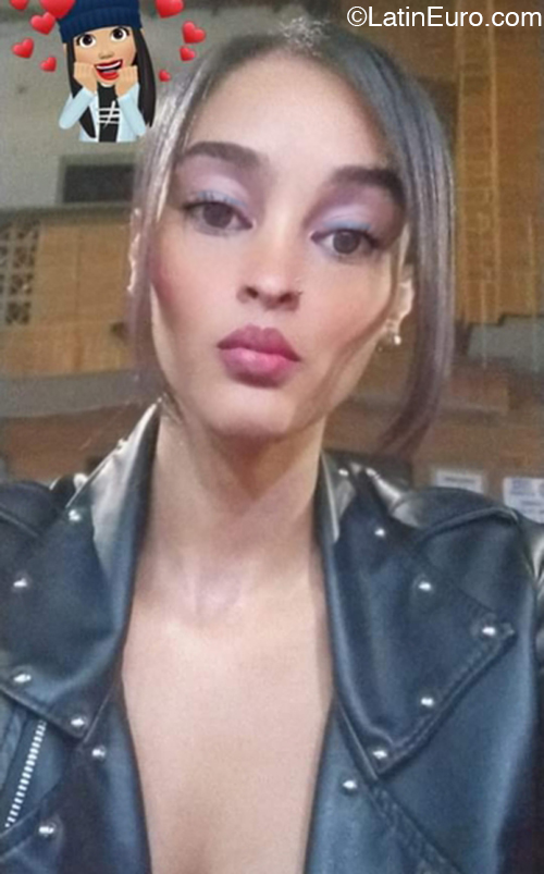 Date this young Colombia girl Kiki from Medellin CO32176