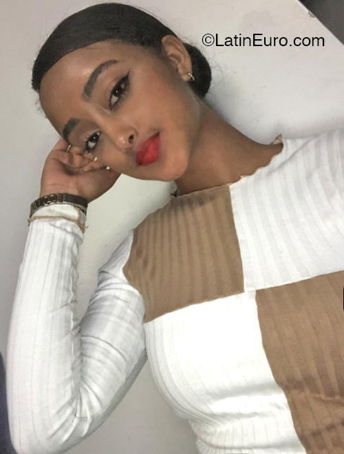 Date this stunning Colombia girl Karol from Cali CO32198