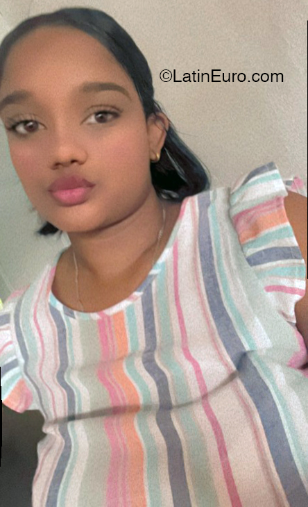 Date this attractive Dominican Republic girl Veronica from Santo Domingo Este DO43595