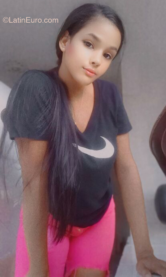 Date this good-looking Dominican Republic girl Lisanna from Santiago DO43934