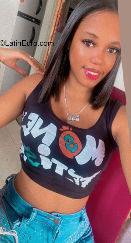 Date this voluptuous Dominican Republic girl Loraine from San Pedro De Macoris DO44654