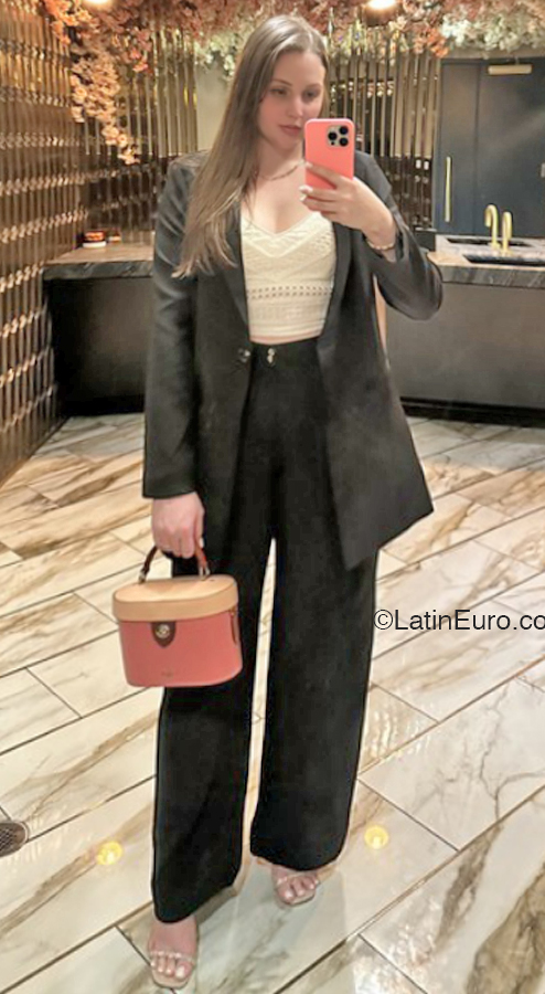 Date this delightful Croatia girl Kjhttgg from  US22266