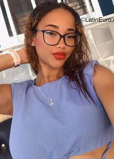 Date this sultry Dominican Republic girl Nata from cibao DO44810