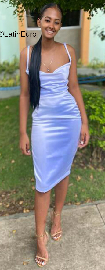 Date this happy Dominican Republic girl Brey from Santo Domingo DO45035