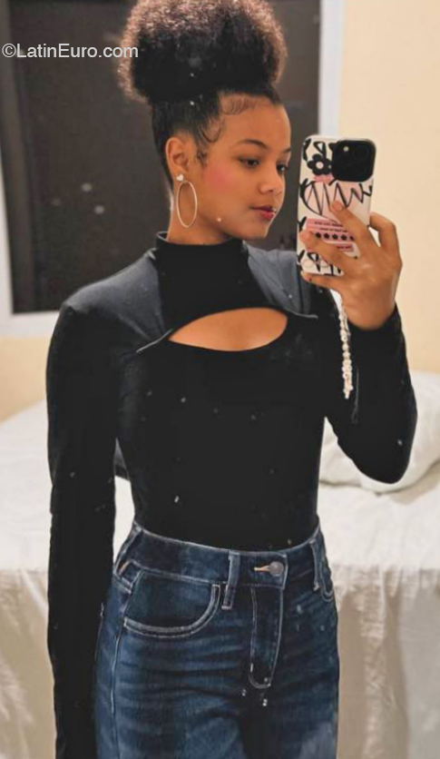 Date this attractive Dominican Republic girl Kihandra from Santo Domingo DO45363