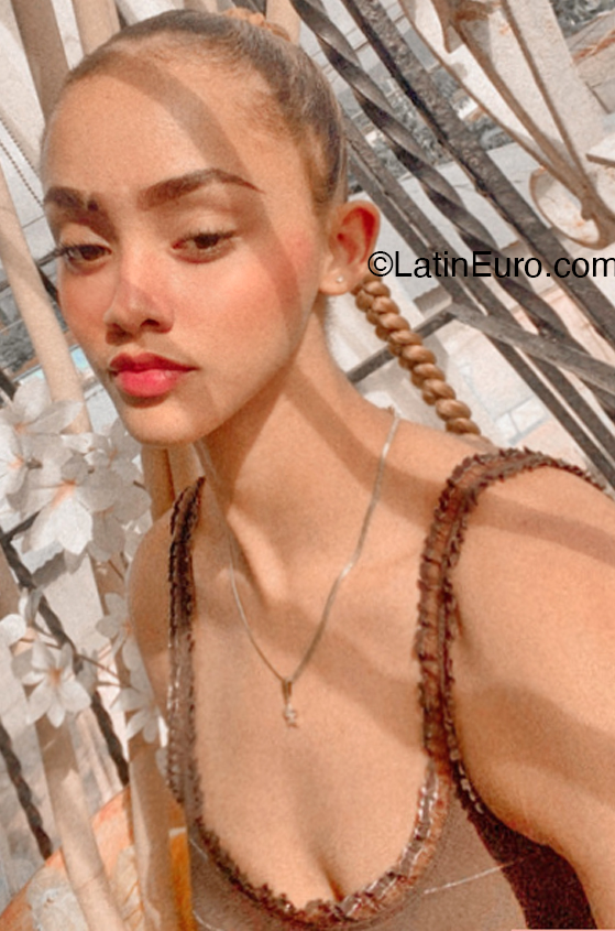 Date this hard body Dominican Republic girl Genesis from Monsenor Nouel DO45789