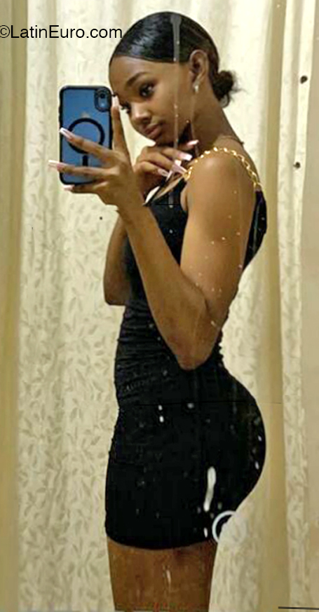 Date this hard body Dominican Republic girl Fremili from San Cristobal DO46121