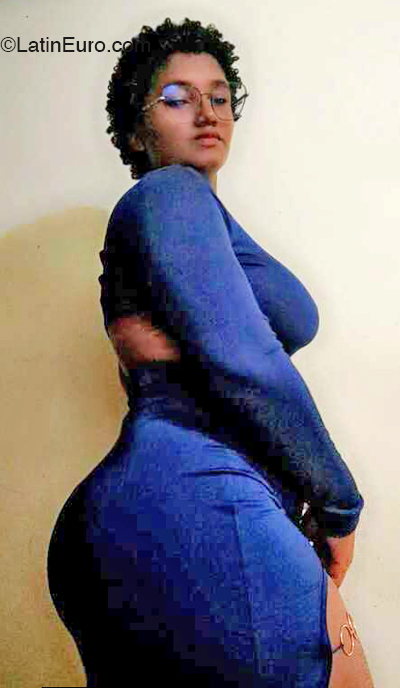 Date this stunning Dominican Republic girl Darianna from Santo Domingo DO46225