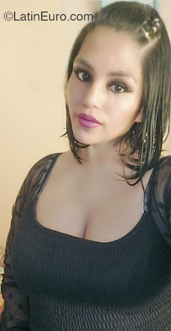 Date this delightful Peru girl Maricruz from Arequipa PE2046