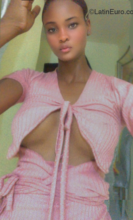Date this gorgeous Dominican Republic girl Leida from Santo Domingo DO46434