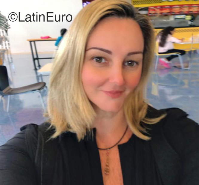 Date this happy Venezuela girl Patricia from Caracas VE4507