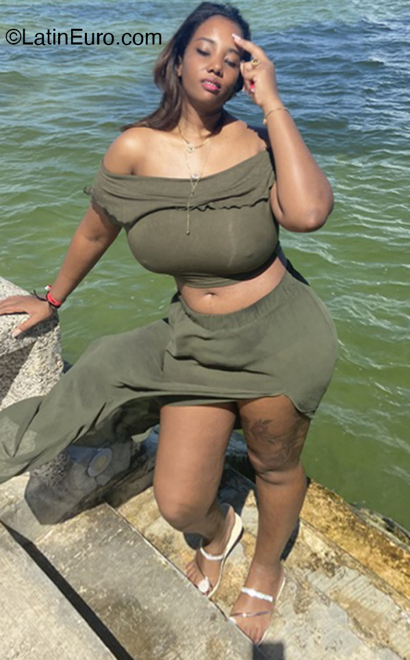 Date this voluptuous Dominican Republic girl Marleny from Santo Dominigo DO46695