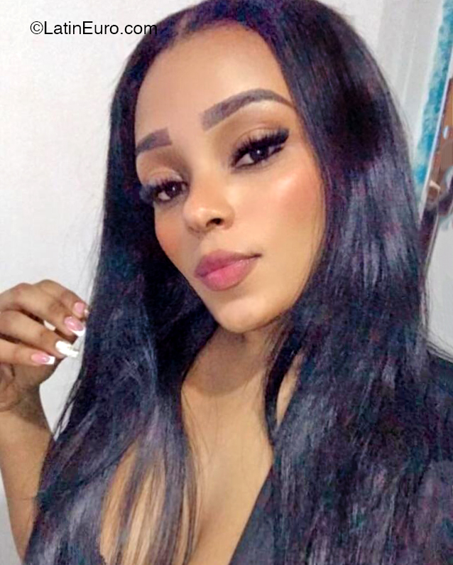 Date this nice looking Colombia girl Maria from Medellin CO32511