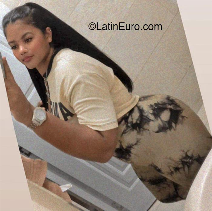 Date this tall Dominican Republic girl Vianny from Santigo DO47205