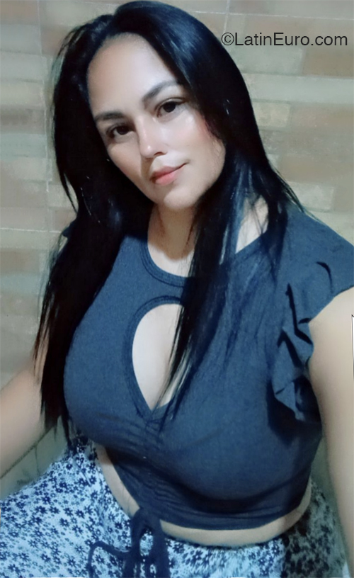 Date this delightful Venezuela girl Yamileth from Valencia VE4567