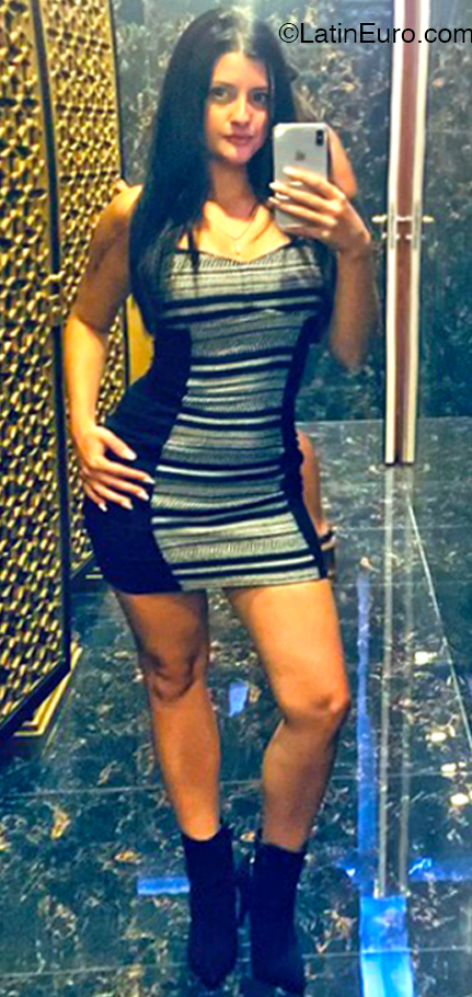 Date this hot Argentina girl Agatha8 from Buenos Aires AR943