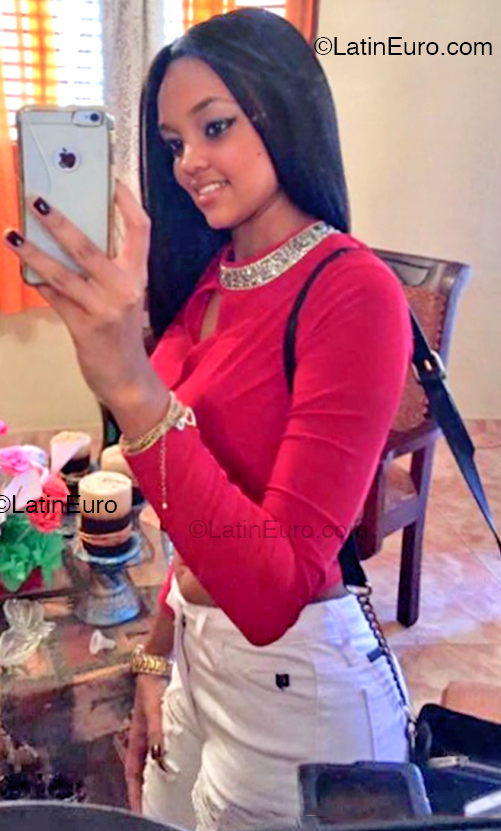 Date this young Dominican Republic girl Elaine from Santiago DO55775