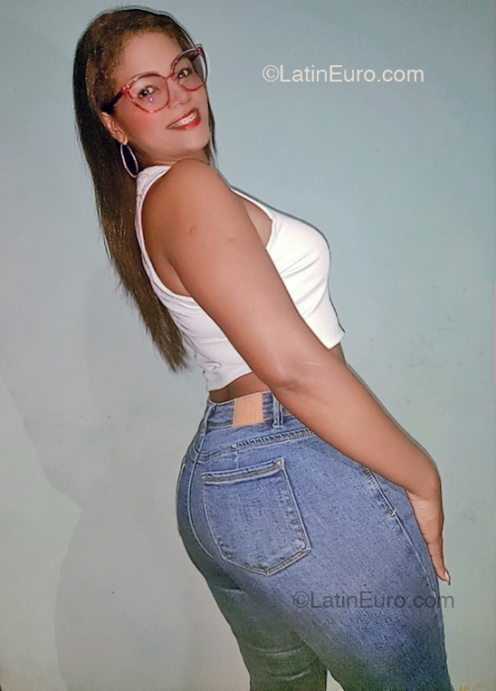 Date this lovely Venezuela girl Leidismar from Caracas VE4897